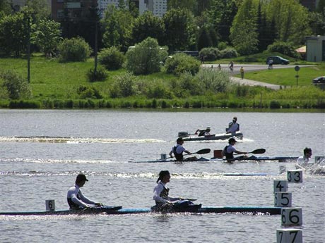 Aj dojazd finále na K2 500m st.dorastenci bol zaujímavý, hlavne keď druhá (Čavojský-Jankovec) a tretia (vlastne tiež druhá) (Beňo-Danko...Lengvo sa doliečoval) posádka v poradí dosiahli rovnaký čas 01:38,511 necelú sekundu za víťaznou dvojicou Fingerland-Ambruš.